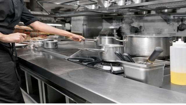Profesyonel Mutfak Ekipmanları: Endüstriyel Mutfakta Verimlilik ve Kalite
