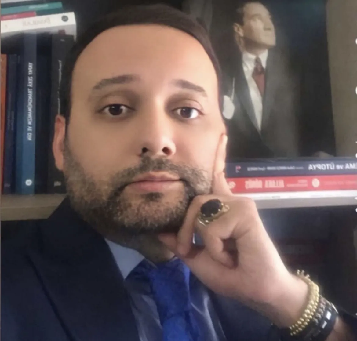 Cumhurbaşkanı Recep Tayyip Erdoğan’ın 81. Birleşmiş Milletler Genel Kurulu konuşmasını uzun yıllar Güvenlik Bilimleri üzerine çalışmalar yürüten Onur Dikmeci çarpıcı biçimde analiz etti.